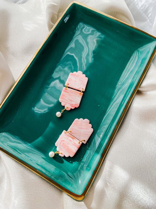 tzeradesigns's tweet photo. Hi I’m Jay ✨ I make polymer clay earrings inspired by healing rocks !✨ I have hooks and clip on options for certain earring styles✨ my insta is @/tzeradesigns 

https://t.co/y5dm3iJ7Ep https://t.co/bFsGfZ53mE