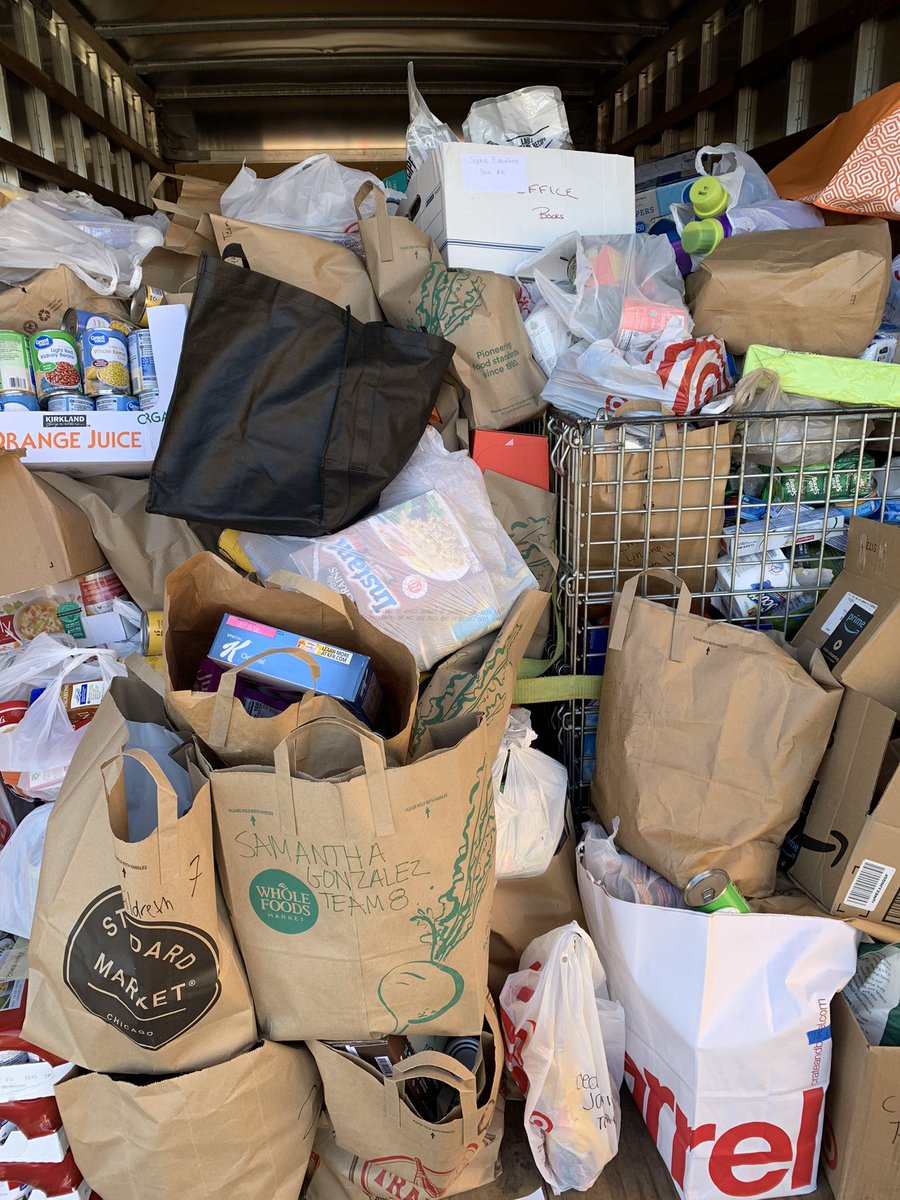 BauerScholar7's tweet photo. Thank you @hinsdalenhs and @HCHSBPA for a fantastic Stuff the Truck event today! All proceeds go to the @peoplesrc!  @HCHSActivities we did it!!! https://t.co/CaXMgKvfLI