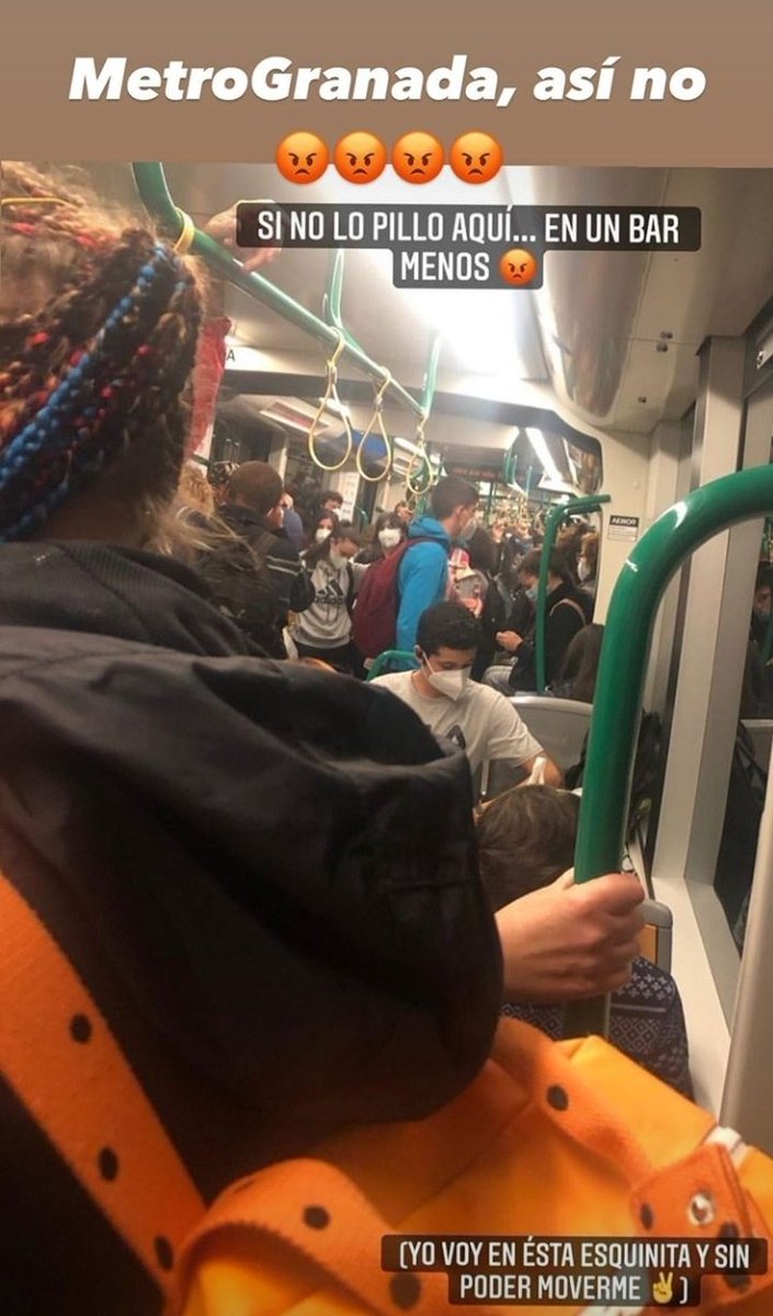 Asi iba el Metro de #Granada en la tarde de hoy. 👎👎

📸 Instagram <a href="/Policia_Granada/">Un policía local de Granada 2.0</a>