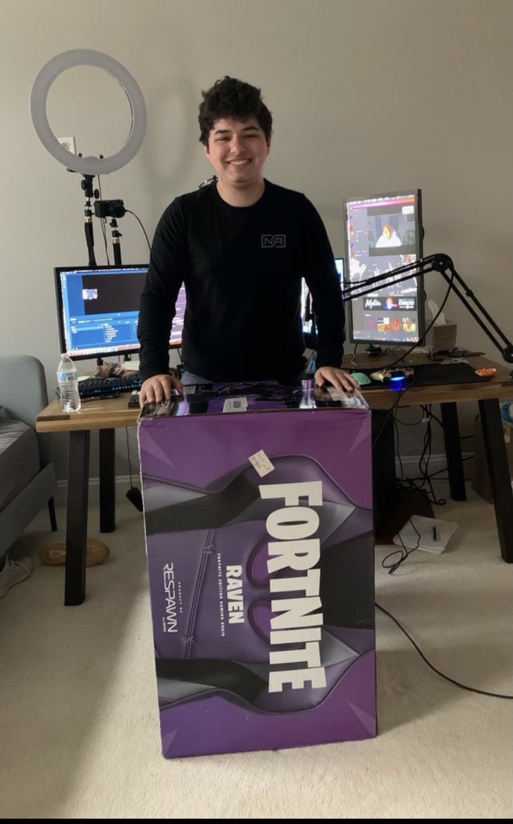 Reverse2k's tweet photo. Hey guys, I'm partnering with @RESPAWNProducts to give away 15 RESPAWN Gaming Chairs. 

To enter:

-Follow me,  @respawnproducts and @newagetna
- Retweet this tweet

Must be in the US to be eligible. I’ll announce the winners on stream on 11/16 at 1pm EST. https://t.co/7ov0dtbH4L