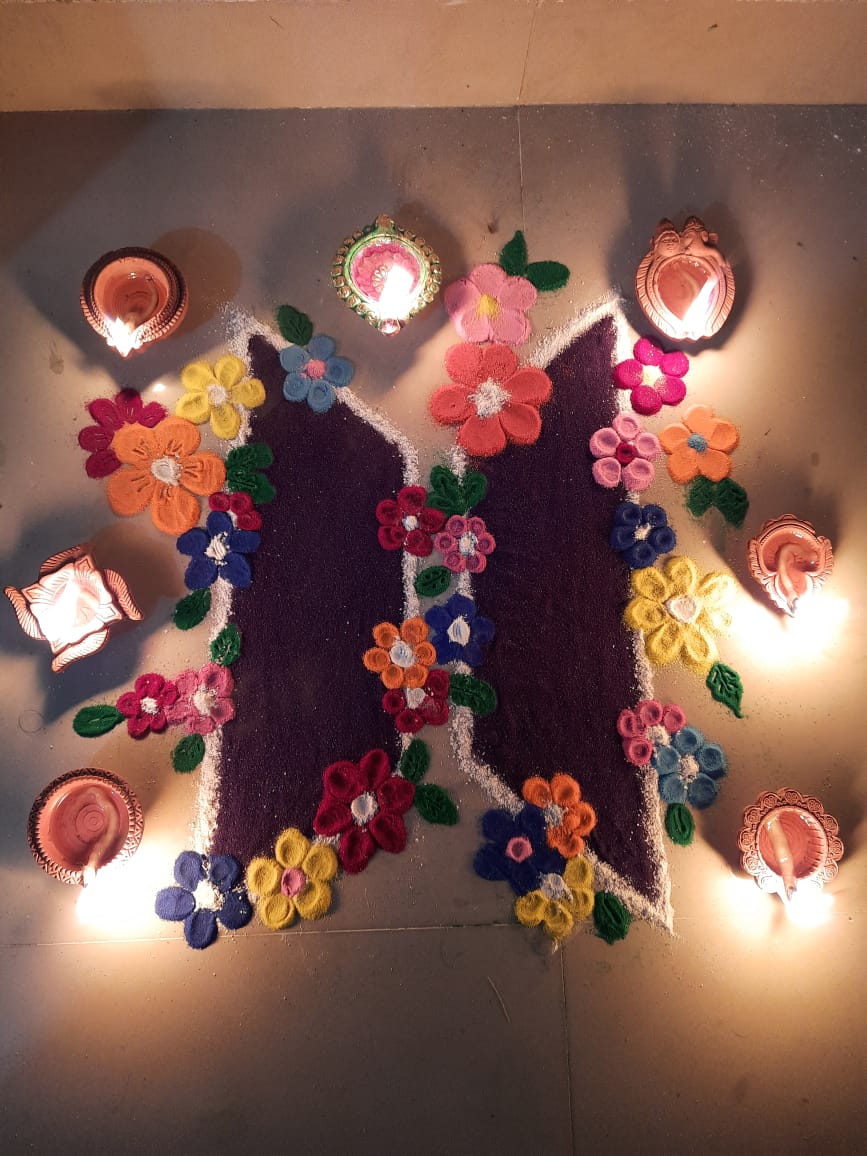 lumineot7's tweet photo. You have changed our lives so beautifully that each and everyday feels like Diwali.
We Indian armys want to dedicate this Diwali to @BTS_twt 
"This Diwali let's end all our evils and start loving ourselves"
#HAPPYDIWALIBTS 
#BTSXDIWALI 
#Armylovesbts 
@BangtanINDIA https://t.co/XKyS85IMQw