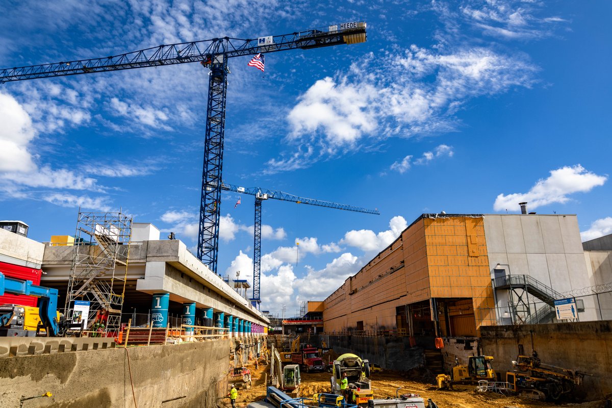 CLTAirport's tweet photo. For the last 11 months, crews have been hard at work on the Terminal Lobby Expansion. 
👷 https://t.co/TPHNQGEGsP
#DestinationCLT https://t.co/CC4MicxQWg