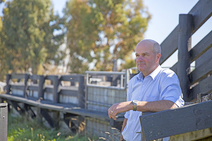 BeefAustralia's tweet photo. Mark Harris is the Global Animal Management Marketing manager for Gallagher - one of Australia’s favourite brands for fencing & animal management products.
Tune in or download Mark's podcast here 👉 https://t.co/15GeckXjBt
@GallagherAMAU
#beefaustralia #techyards https://t.co/vvlbr1vIQy