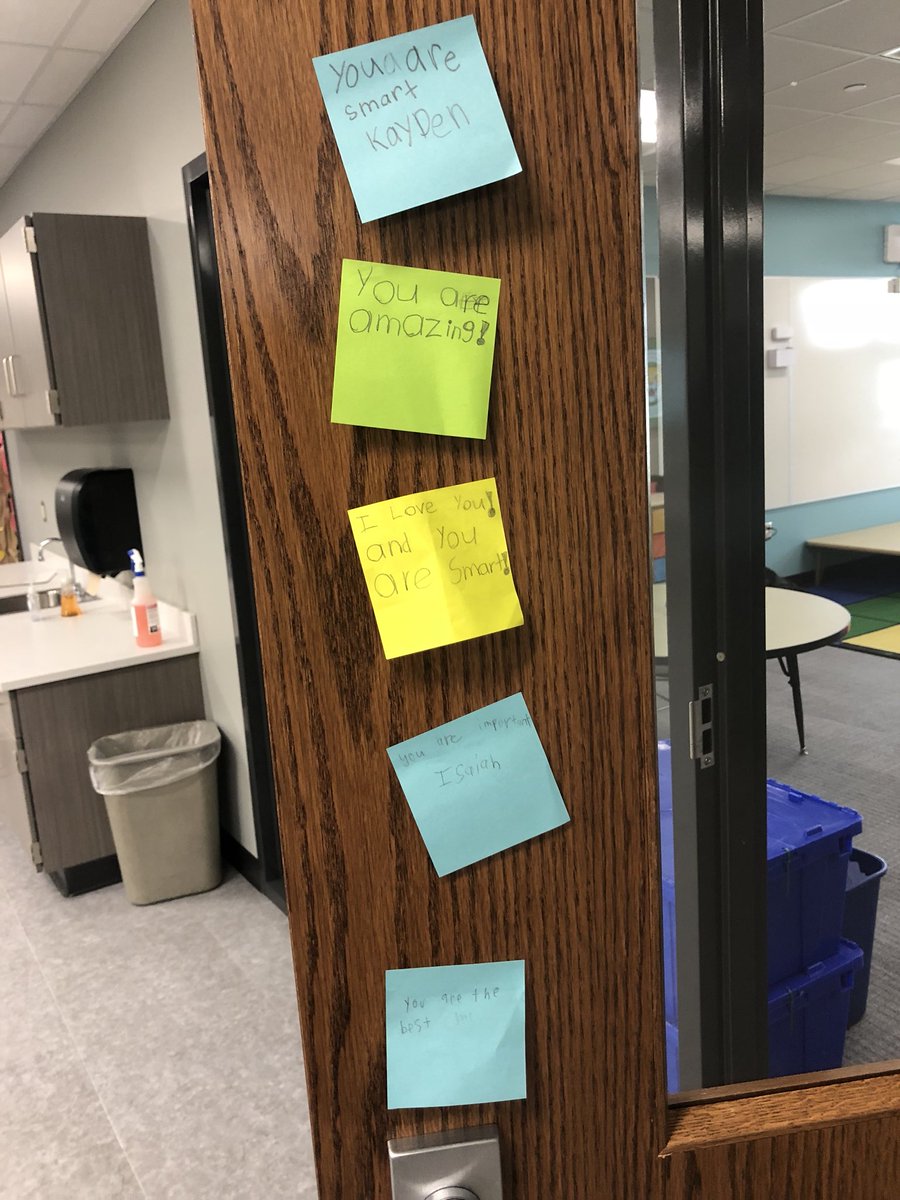 MsERode's tweet photo. Due to construction, our fourth grade friends are in some pretty tight learning spaces. So 2nd grade decided to spread some kindness on #WorldKindnessDay! We wrote notes during morning meeting and snuck in during their recess to suprise them! https://t.co/2EvxbXW6mp