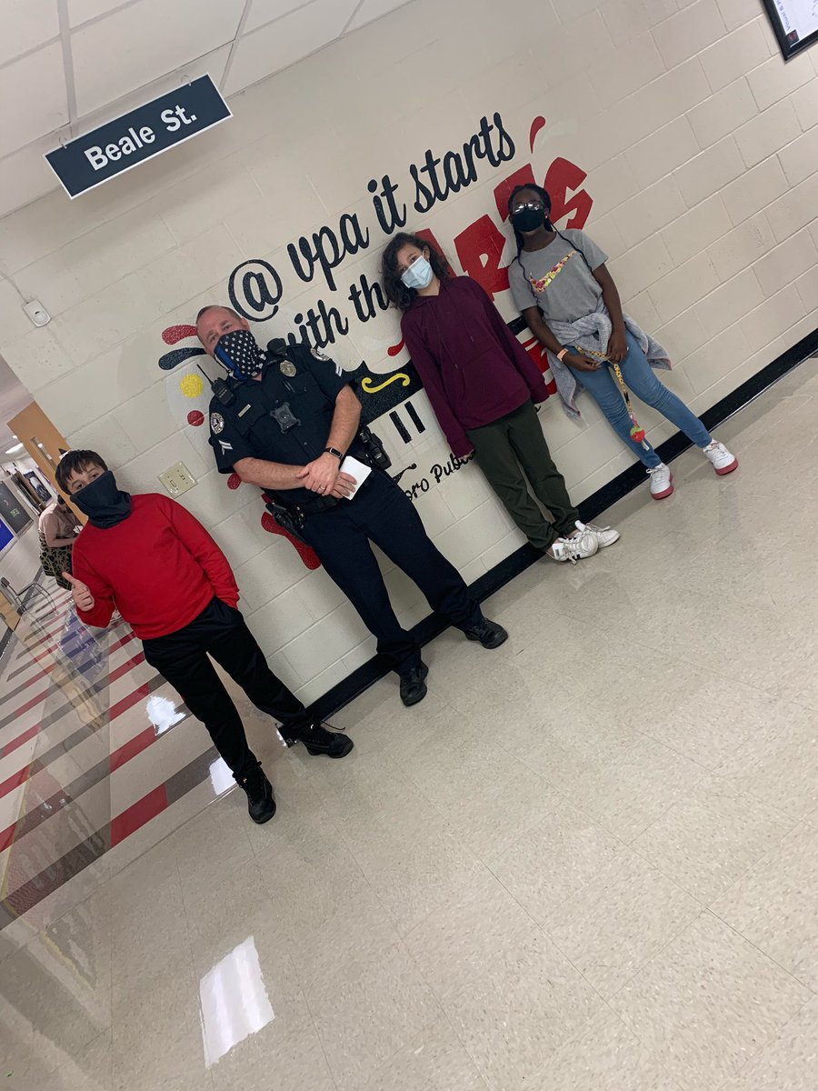 VPA_ACE's tweet photo. 6th grade teachers &amp; students @ VPA showed kindness to our office staff—Mrs. Tammy, Mrs. Trosha &amp; Mrs. Melanie, our custodian—Mrs. Maria, our Tech crew—Mr. Sohail &amp; resource Officer Perry by filling their buckets with kind words! #WorldKindnessDay #caneclassroom #vparocks https://t.co/B94msdCXoi