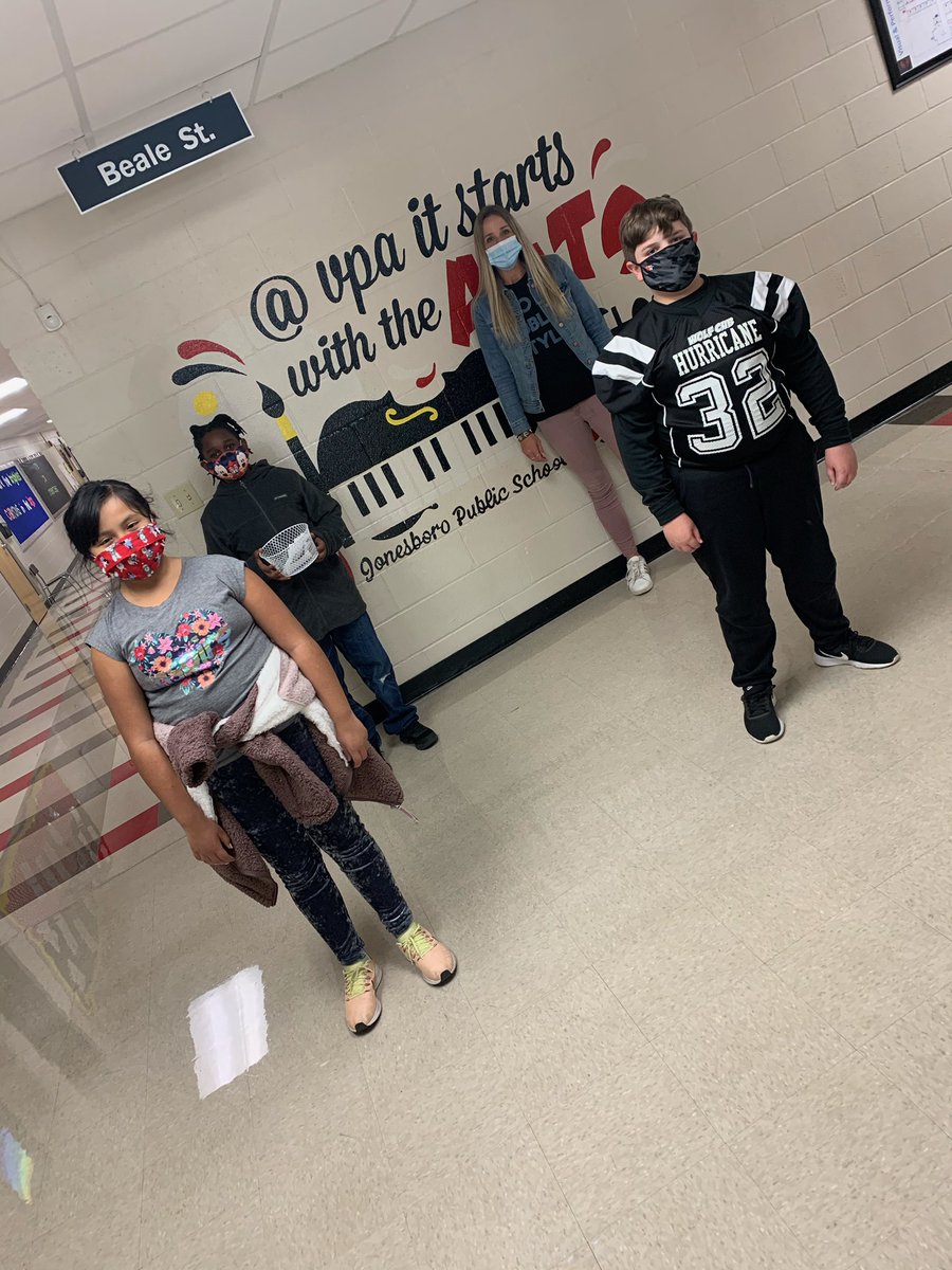 VPA_ACE's tweet photo. 6th grade teachers &amp; students @ VPA showed kindness to our office staff—Mrs. Tammy, Mrs. Trosha &amp; Mrs. Melanie, our custodian—Mrs. Maria, our Tech crew—Mr. Sohail &amp; resource Officer Perry by filling their buckets with kind words! #WorldKindnessDay #caneclassroom #vparocks https://t.co/B94msdCXoi