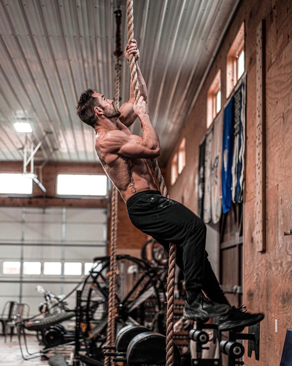 Everence_Life's tweet photo. Climbing into the weekend. How will you push yourself to new boundaries today? #Everence https://t.co/uK96Q1O9TJ