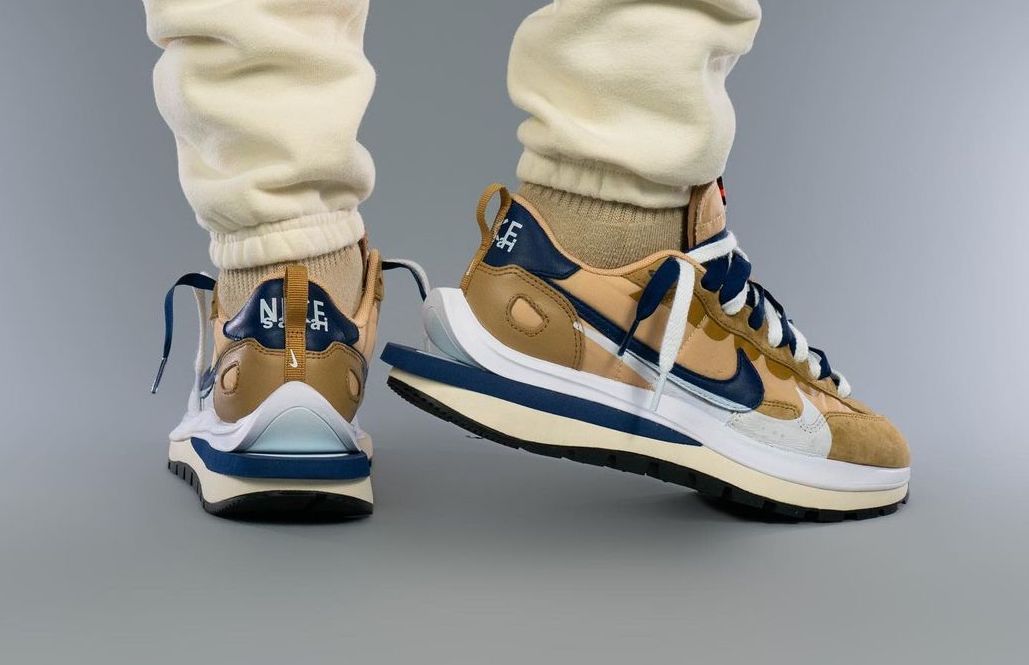 nike sacai vaporwaffle sesame on feet