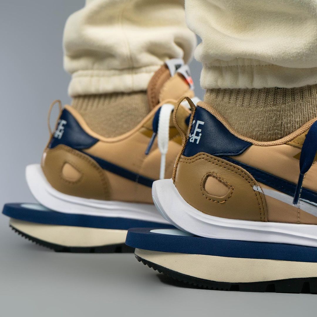 nike sacai vaporwaffle sesame on feet