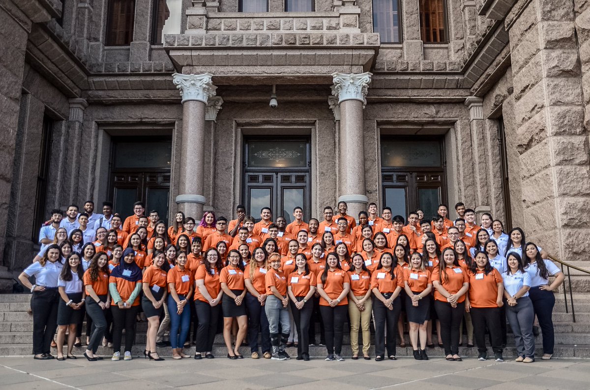 SubiendoAcademy's tweet photo. Current High School Juniors, the application for Subiendo 2021 is now Open! The application deadline is January 31st, 2021 by 11:59pm CST. You can find the application here: https://t.co/heYuHtRtVV https://t.co/mOriFw0ZTd