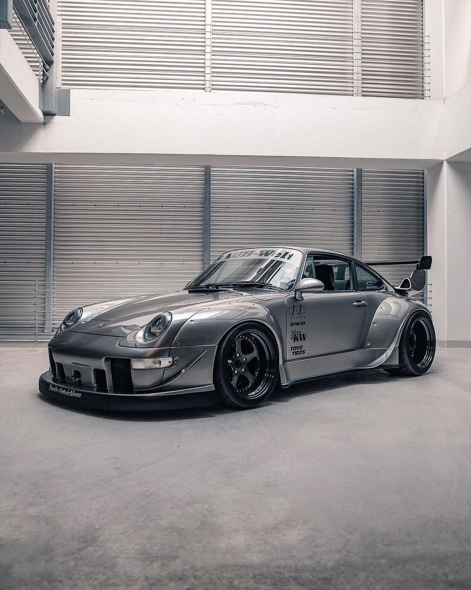gulfcars's tweet photo. Rough World / Photo by ig:victorgiang / Owner ig:dan.993rwb / #blacklist #porsche #rwb #roughworld https://t.co/e0fkuk48Zz