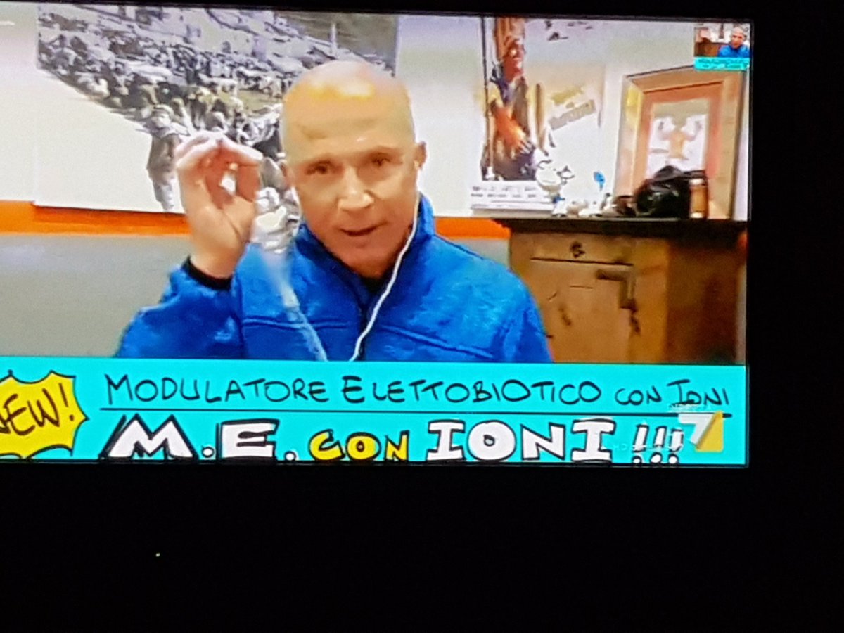 fontazzo's tweet photo. #propagandalive il me.con.ioni è bello ma @makkox te sei dimenticato una "ere". ElettRo-biotico https://t.co/M4WLxH3YET