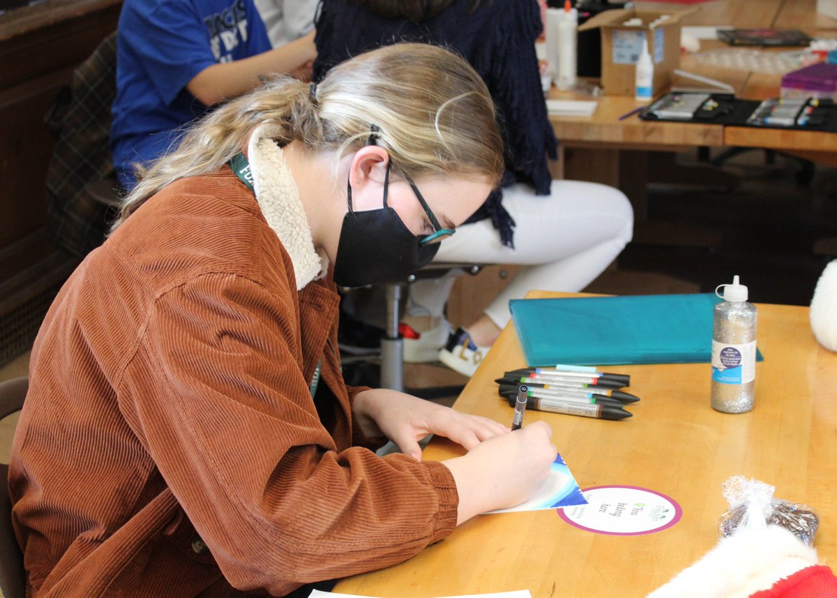 FoxcroftSchool's tweet image. Foxcroft Service Organization hosted a holiday card making session in the Art Room today. What a thoughtful thing to do on #WorldKindnessDay!