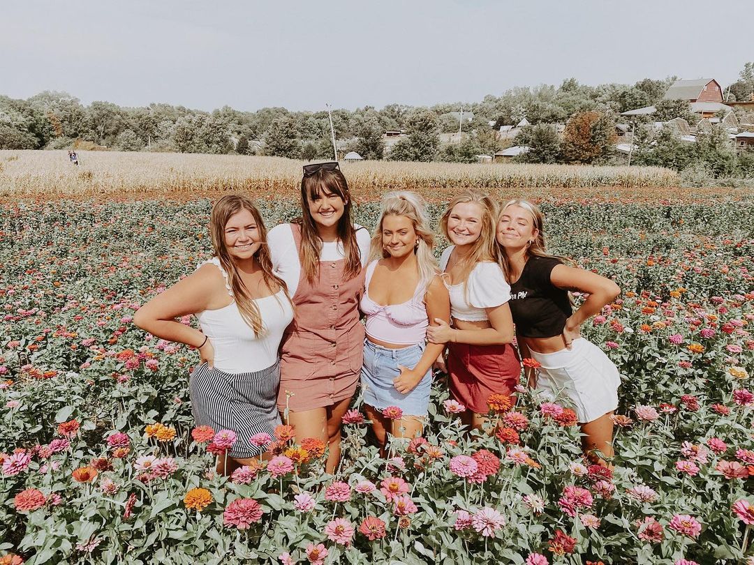 Thankful to have sisters that support us through it all! Tag a sister that is always there for you✨❤️