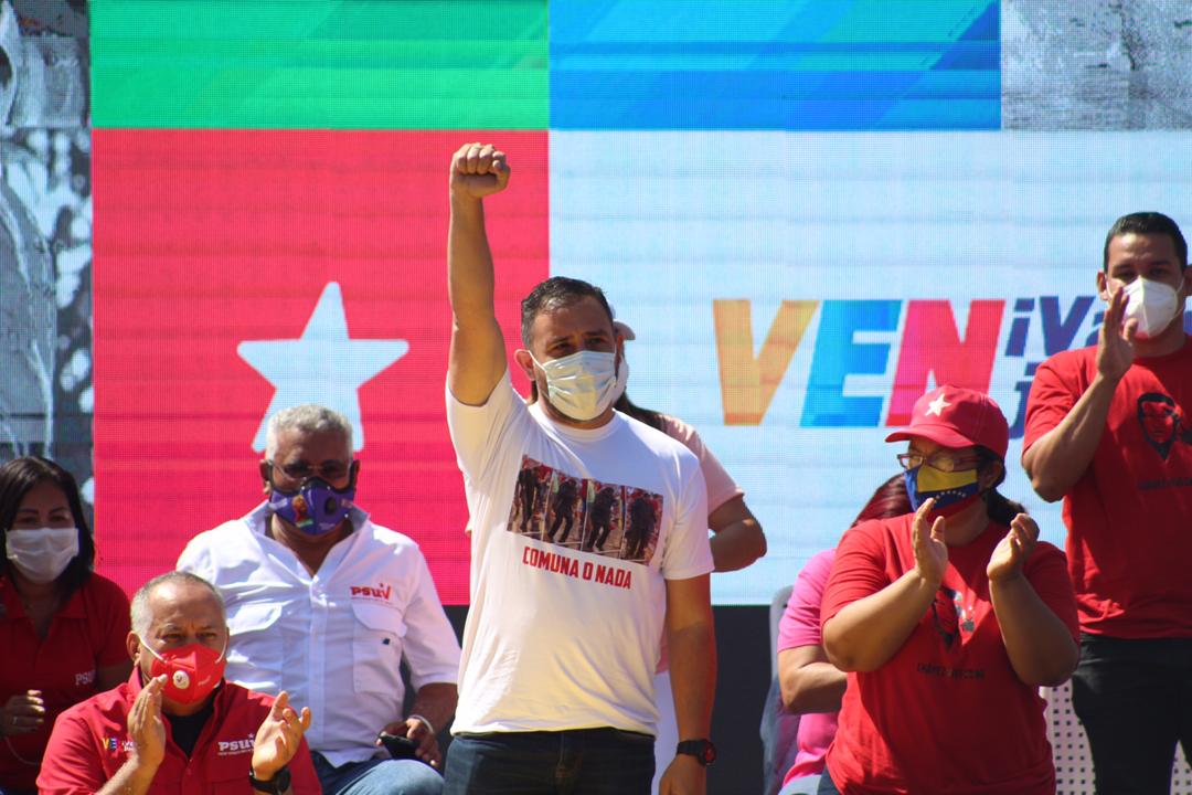 EnComunaSi's tweet photo. "Por eso, el compromiso es vencer. El compromiso es casa a casa, es cara a cara, hombre a hombre, mujer a mujer para lograr la victoria". Luis José Marcano @luismarcanos, candidato a la AN.

#VenVamosJuntos #Anzoátegui

@HectoRodriguez
@dcabellor
@taniapsuv
@PartidoPSUV https://t.co/9PYmlydsqC