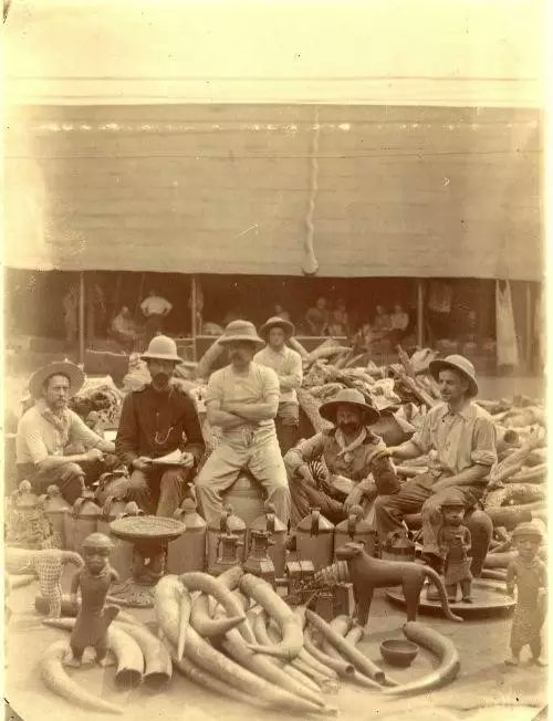 Photograph showing British soldiers with objects looted from the royal palace during the military expedition to Benin City in 1897..7/10.
