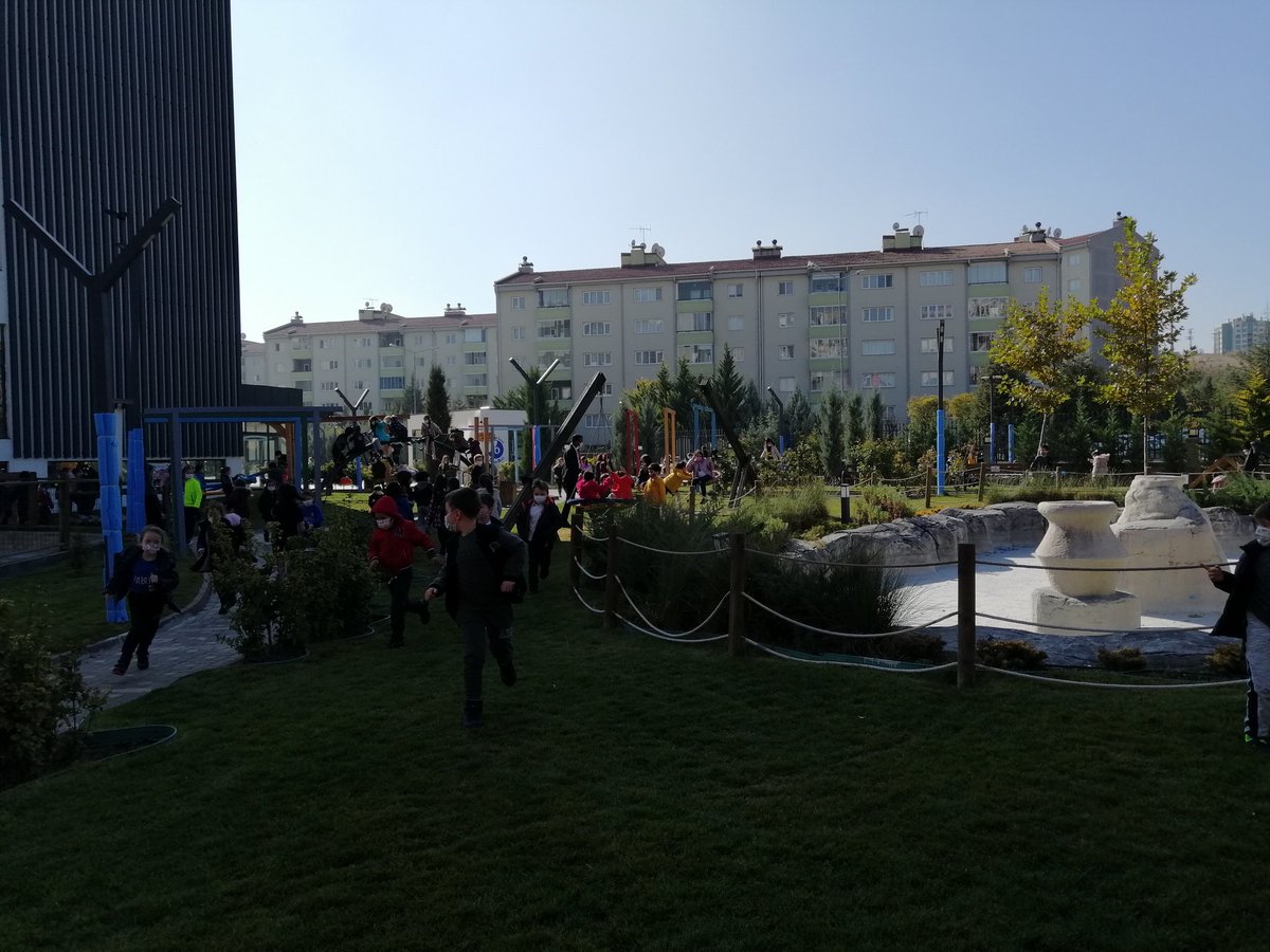 Dostluk Bahçesi Cıvıl cıvıldı bugün <a href="/SunaSENSOY/">Suna Şensoy</a> <a href="/abcokullari/">ABC Okulları / ABC Schools</a> <a href="/kezbansoyluu/">Kezban Soylu</a>  Evime en yakın dünya okulu🌎 ABC KOLEJİM🔤 Göksu Eryaman