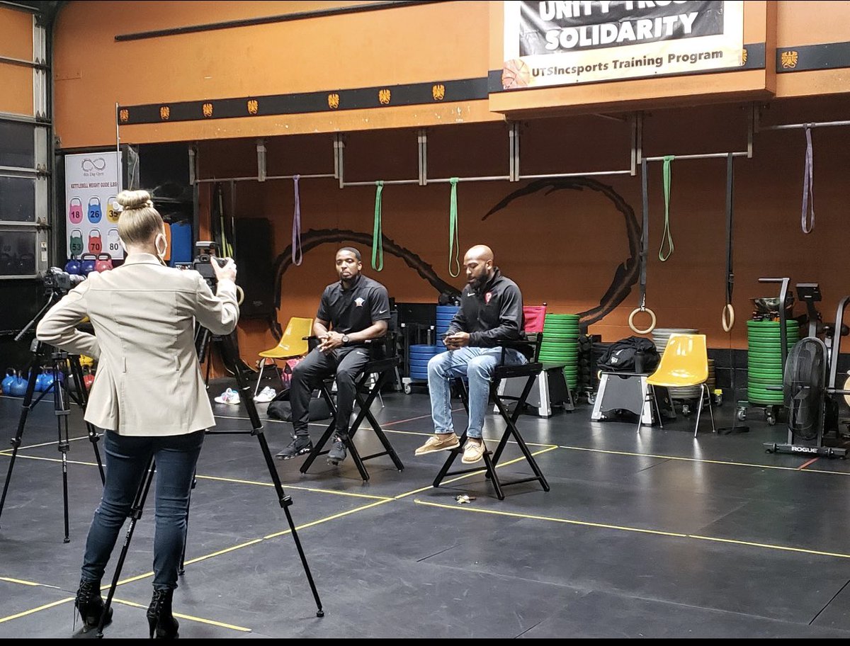 TheCEO_UTS's tweet photo. The RISE of the @UTS_INC_Sports 🎥
🔥🔥Interview Coming soon🔥🔥
#TheExclusiveInterview #TrueStory #TheUTSway🔑
•
@JustinWBrantley #TheBrantleyMethod 🎧

💻LIVE from UTS Sports Headquarters💻 https://t.co/3ceG8bfISC