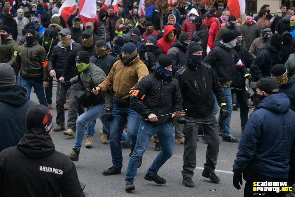 Stołeczna policja poszukuje osób, które mogą mieć związek z zakłócaniem porządku publicznego podczas Marszu Niepodległości.

Jak myślicie, rozpoznają sprawców?
