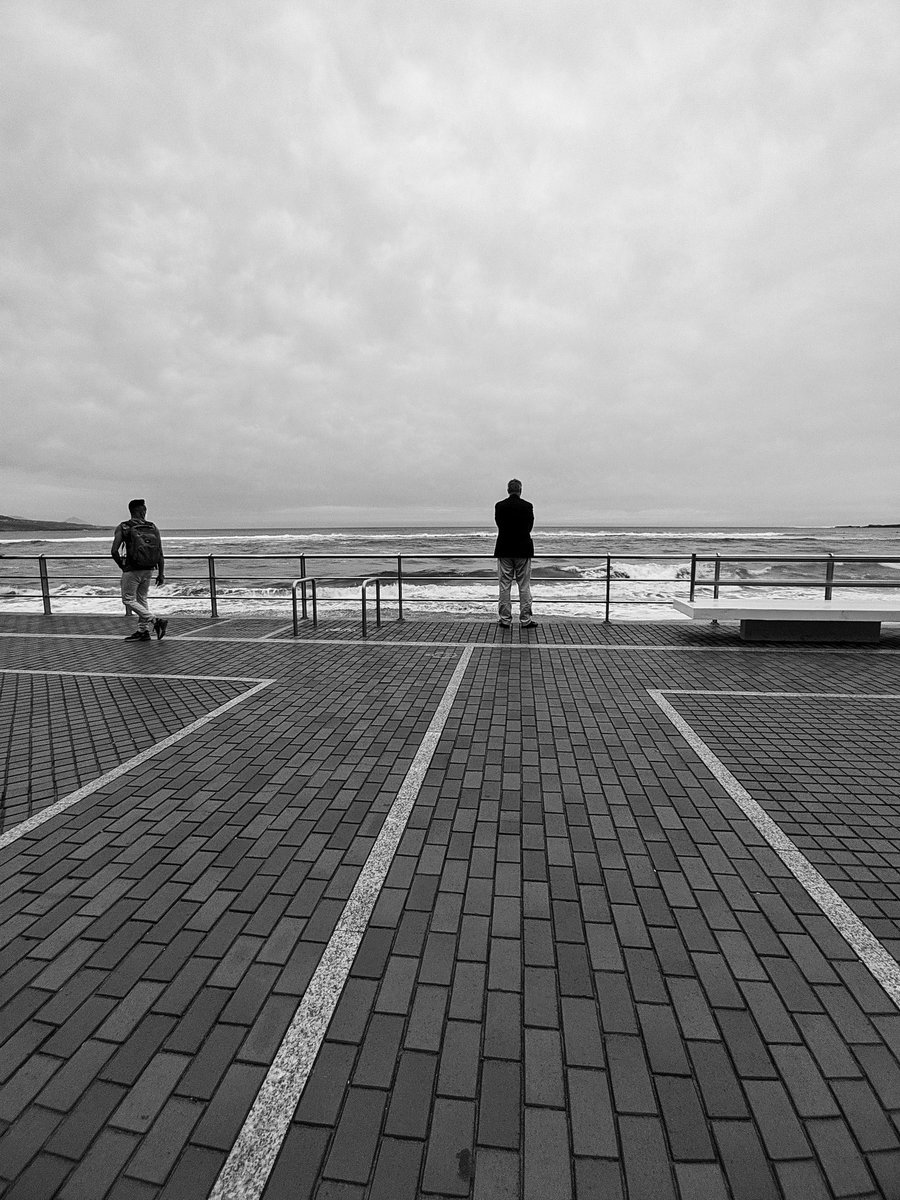bermaxo09's tweet photo. Paseo de Las Canteras #laspalmas #strert #streetphoto #streetphotography #blackandwhite #blackandwhitephotography https://t.co/tVTXfHC93g