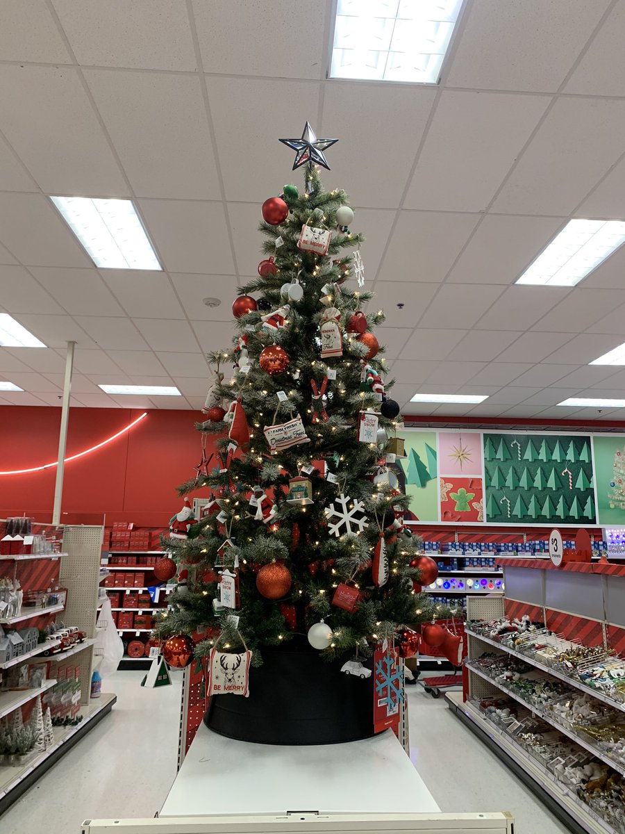 AshleyEngel11's tweet photo. 🎄❄️🎶It’s beginning to look a lot like Christmas 🎶☃️🎅🏼  #Target #2204 @mikeyjstout_03 @markmoore658 @Tarasubermartin https://t.co/3XYYhHlBcN