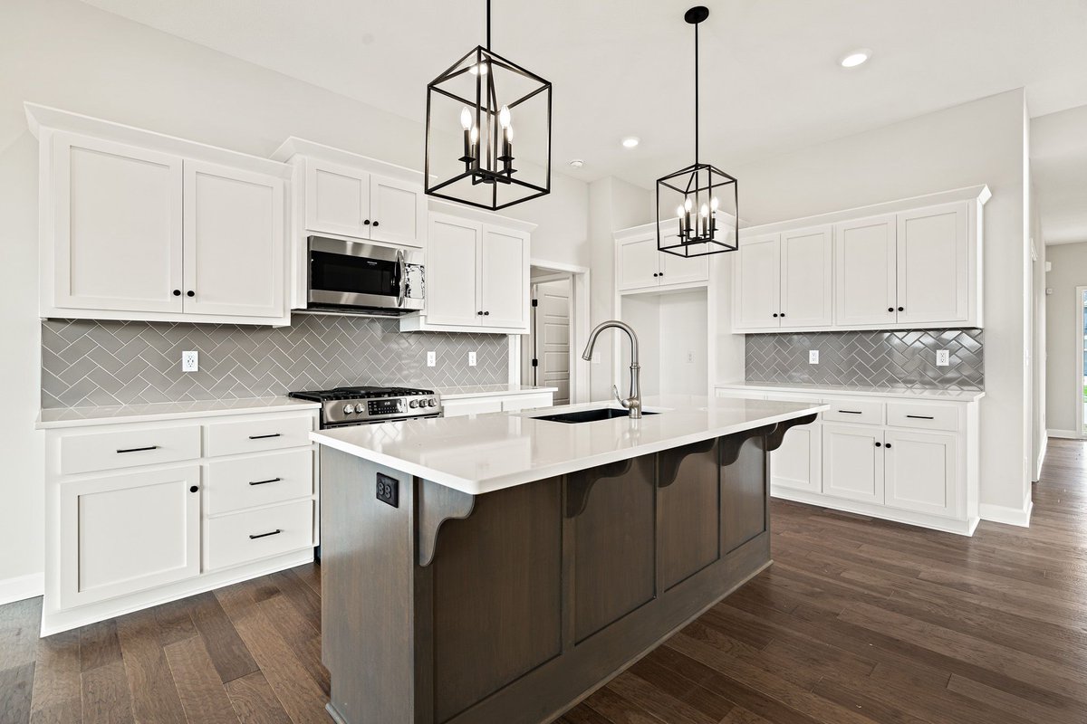 SummitHomesKC's tweet photo. We're down to 1 move-in ready home and 1 homesite in Boulder Creek. Who's going to be the lucky person to claim this gorgeous Waterford plan and prepare Thanksgiving dinner in this kitchen? 🎉 

https://t.co/3FEIeVX8Jp https://t.co/rb73PtjffS
