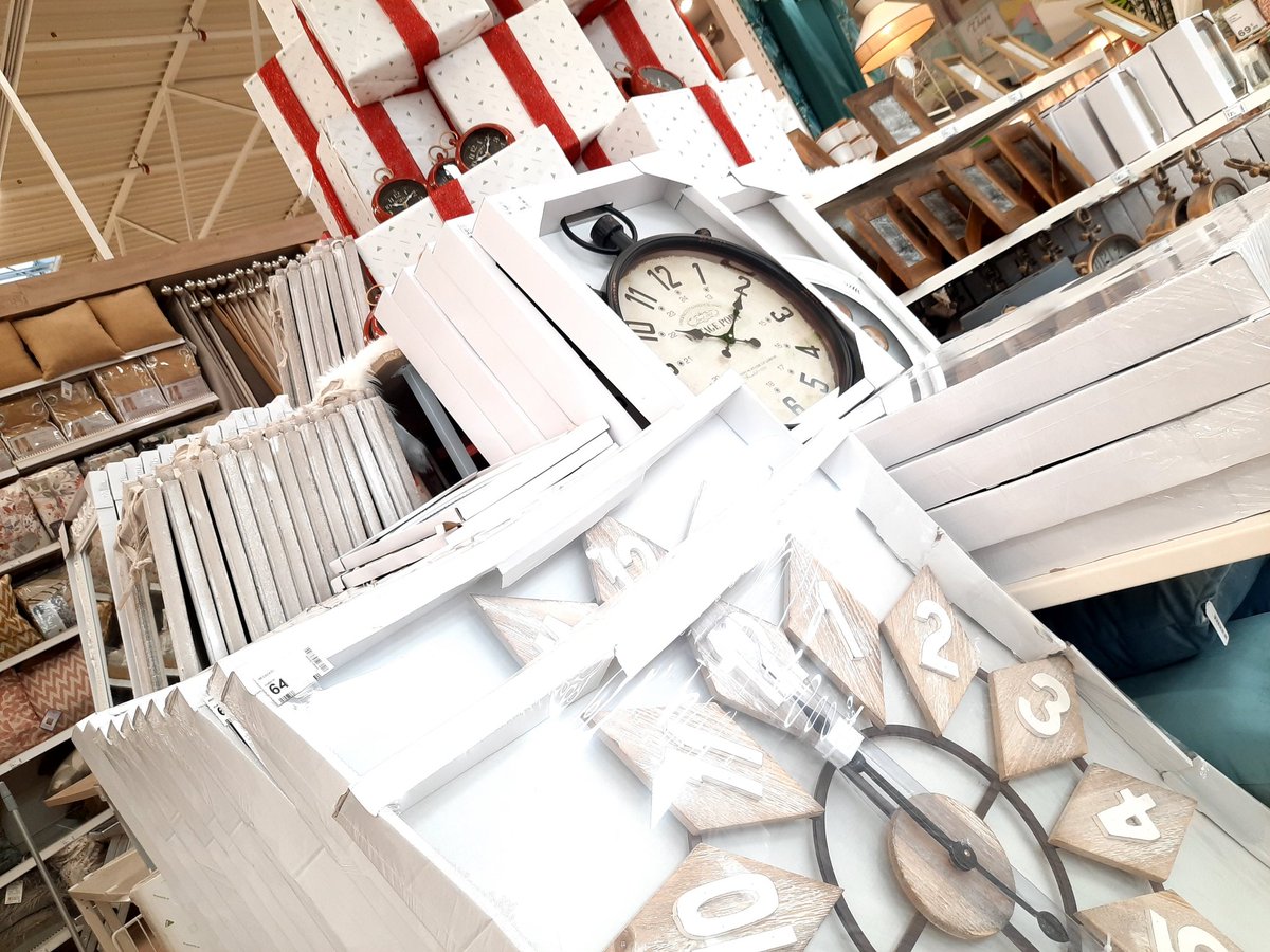 sonia10rivera's tweet photo. Es hora de regalar #ideasconvida ⏰⏱🕰🕐
Te esperamos en tu tienda de #LMSevilla #LMTomares con ideas originales para regalar y hacer #unanavidadunica #creunanavidadunica #misideasleroymerlin #decoideas
@leroymerlin_es https://t.co/kQxcUBIJXz