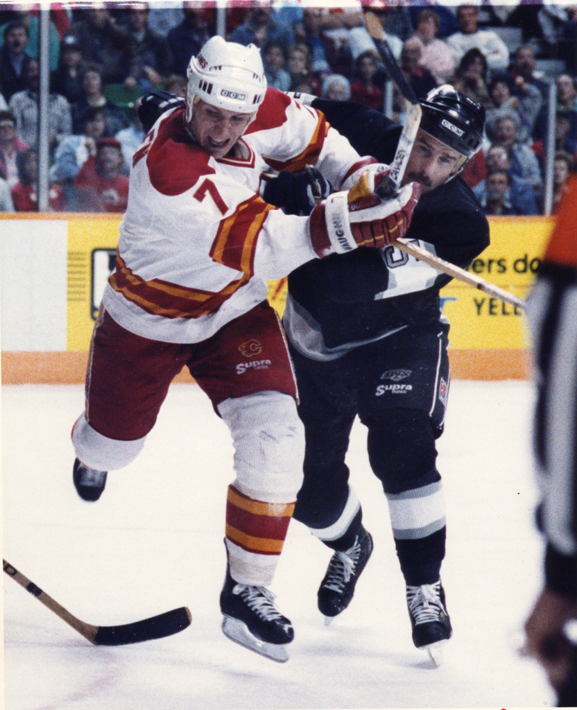 AlumniFlames's tweet photo. Nov 13, 1987 – Combining for 18G Flames-LA set team record most G in game (later broken) in 10-7W. Joey Mullen had 4A. Carey Wilson, Mike Bullard & Jim Peplinski all 2G while Gary Suter 1G/2A. #redhothistory #PeterMaher #flameshistory https://t.co/SNanKzO4E0