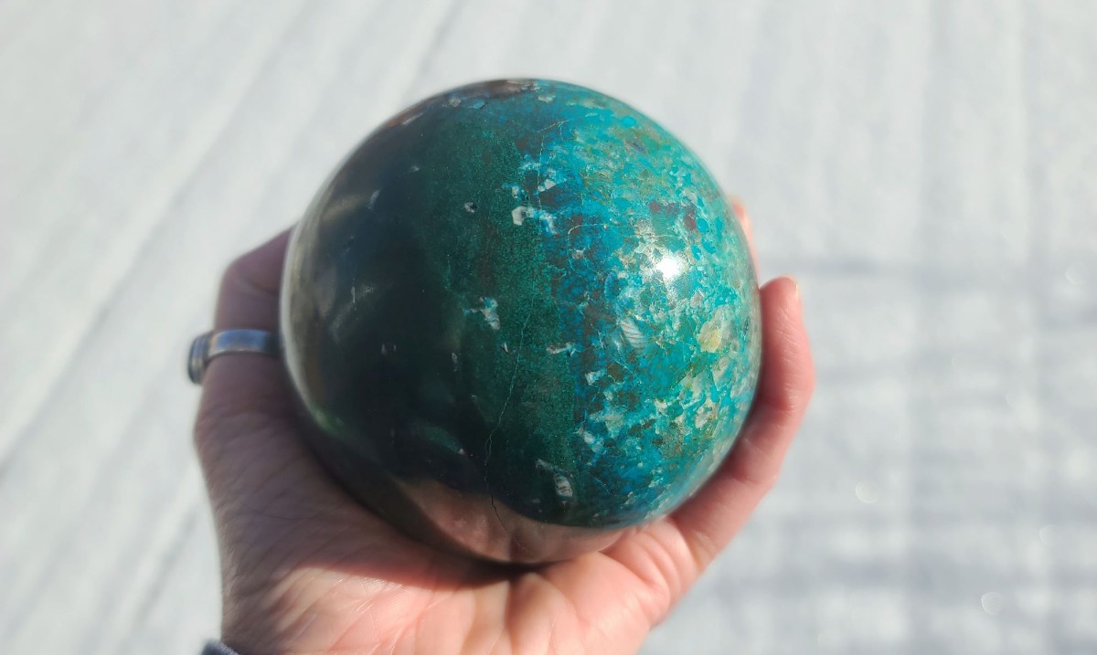DMCConnected's tweet photo. Today is the last day to sign up to win this beautiful chrysocolla sphere for our #GetConnectedAtHomeSweepstakes! Hurry to https://t.co/c9zZtEyr2B to like and comment on our post for your chance to win! Sweepstakes closes at 5PM CST. Good luck! 🍀🔮🍀 https://t.co/iECuwOsiol