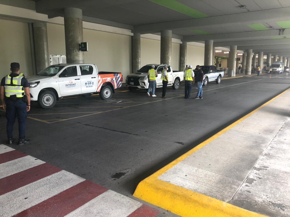 INTRANT_RD's tweet photo. #INTRANTNoticias | #INTRANT realiza operativo de fiscalización y control a taxistas independientes que operaban sin licencia de operación en la zona turística de Bávaro y Punta Cana, provincia La Altagracia.
https://t.co/i9jmR060Tx…
@CESTURRD @MTurismoRD https://t.co/MSjRCqWh8Y