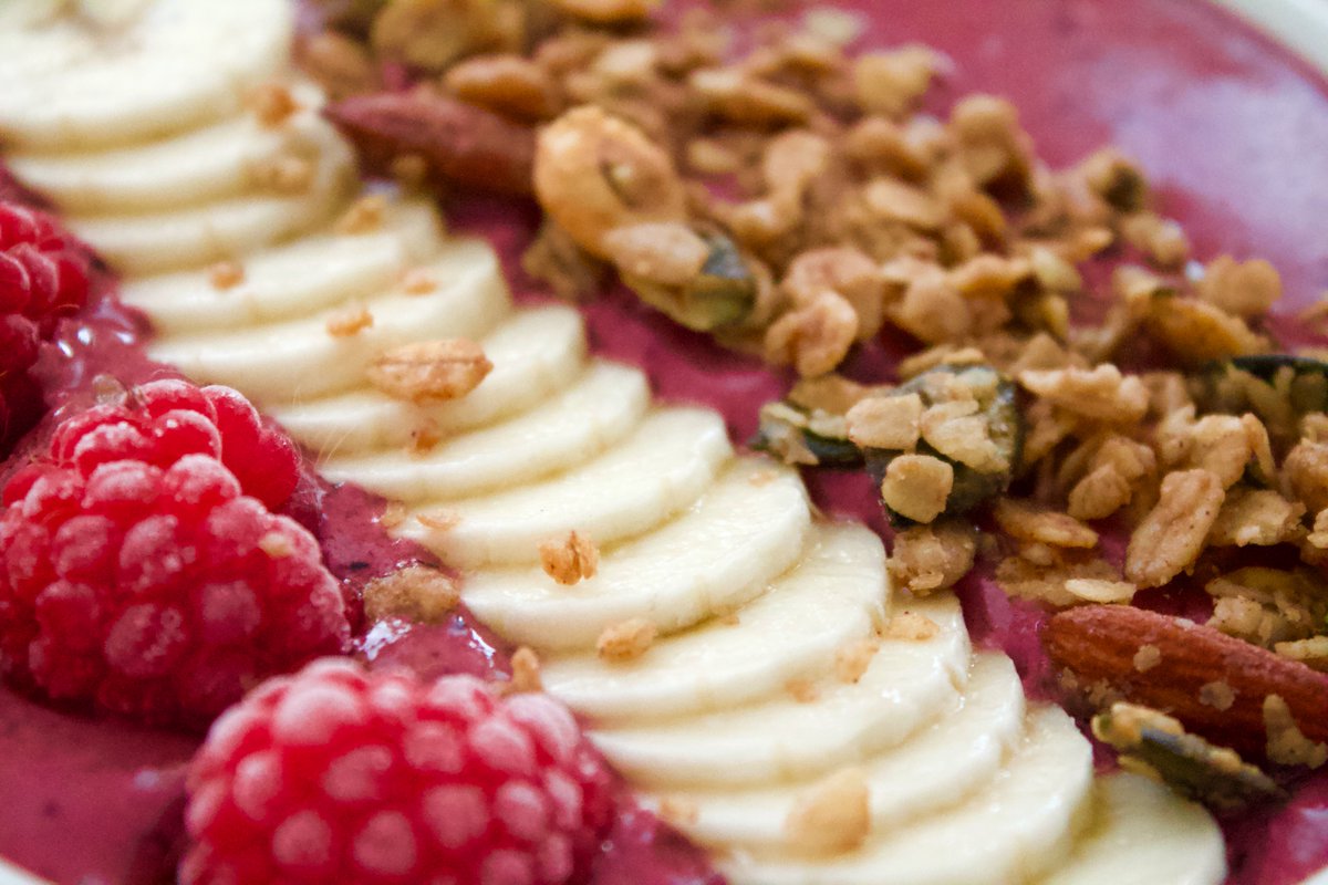 This protein smoothie is my current favourite 💝 Check out the ingredients from here: instagram.com/p/CGpNS7HpqT5/… #foodpositivity #smoothiebowl #proteinsmoothie #snack