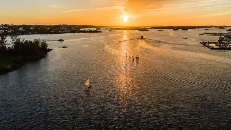 investBermuda's tweet photo. Make connections w/ business leaders while surrounded by warm waters & an engaging cultural.
@rosewoodbermuda is working with #WorkFromBermuda certificate recipients to provide exclusive long-term stay deals on our safe and secure island. #LiveWorkPlay https://t.co/EREsOJ4iXi