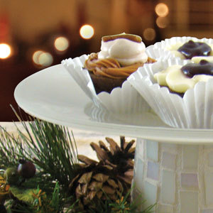 CraftsDT's tweet photo. This time of the year brings all the best goodies to eat😋. This picture makes our mouth water. Oh the mosaic treat stand is great too lol 😂. 
.
#holidayfood #mosaic #treats #winter #crafty #tile #art https://t.co/SrXnDZb4yO