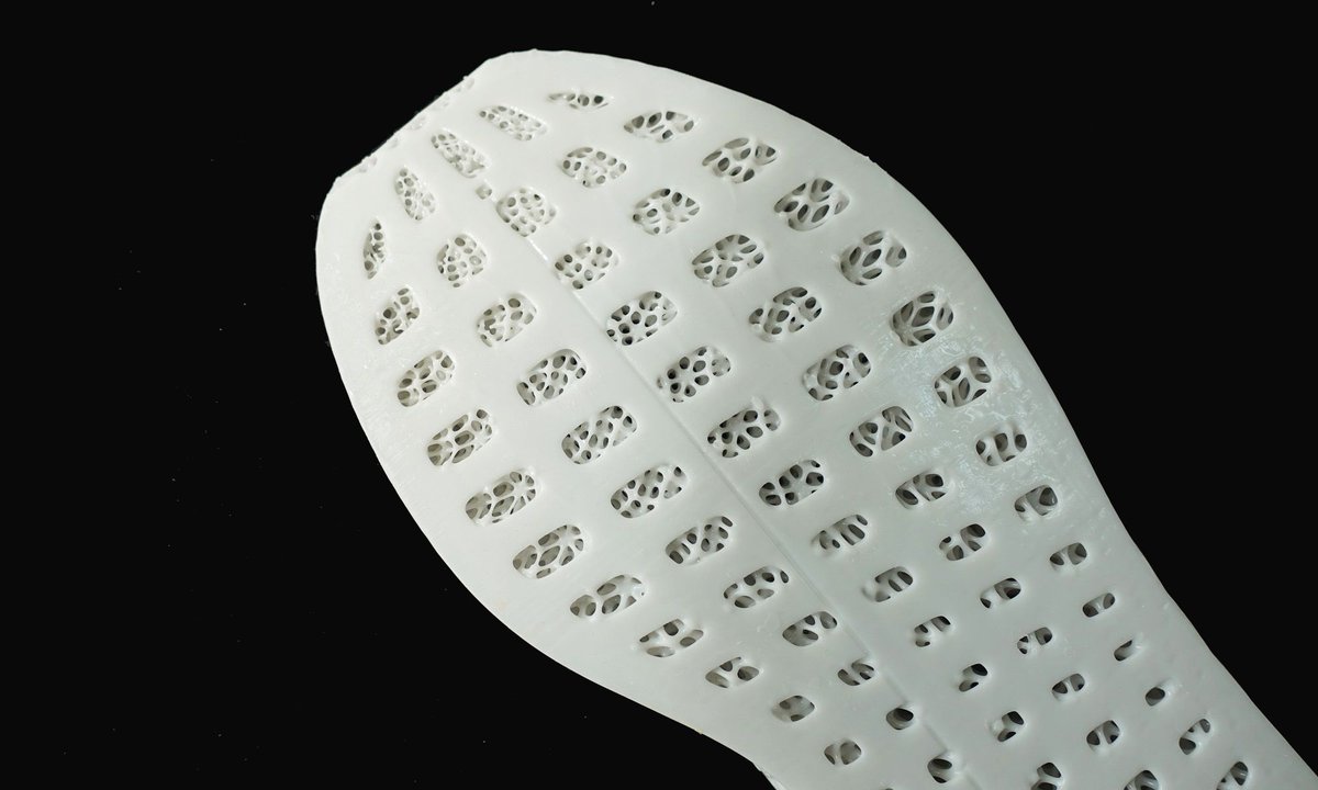 facfox3d's tweet photo. Rubber-like resin can do things more than we think. Check this 3D printed midsole with a dragon-scale pattern and honeycomb structure.
See more: https://t.co/Vy9lgRNazk
#3dprinted #shoes #3dprinting #sneakers #midsole #flexible #resin #fashion https://t.co/AIBKNhcakx