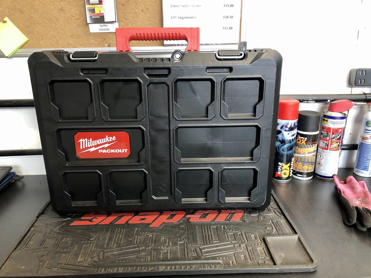 Auto_Lass's tweet photo. It’s Milwaukee Friday here guys !!!  Check it out .... #Milwaukee #lovetools  - spoiled girl I am 😜🥰 https://t.co/pZv9r4TZBm