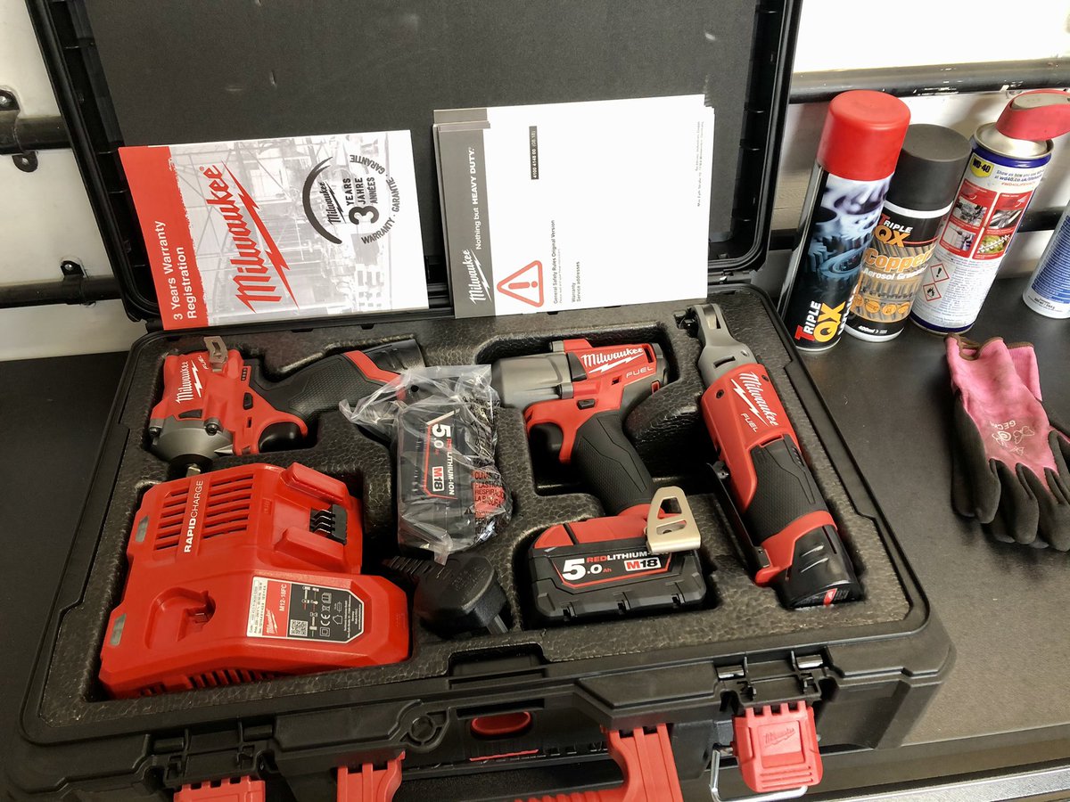 Auto_Lass's tweet photo. It’s Milwaukee Friday here guys !!!  Check it out .... #Milwaukee #lovetools  - spoiled girl I am 😜🥰 https://t.co/pZv9r4TZBm