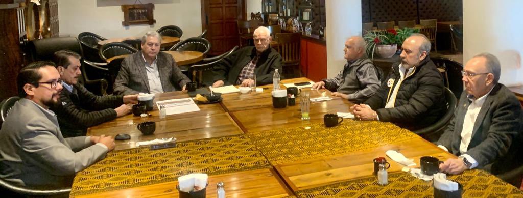chema_fraustro's tweet photo. Por instrucción del Gobernador @mrikelme, me reuní con el grupo Imaginemos @SuresteCoahuila, para dar seguimiento a temas prioritarios, con miras de consolidar a #Saltillo cómo una potencia nacional dentro del #Plan2040. Sumemos voluntades por nuestro futuro. #FuerteCoahuilaEs https://t.co/57x5udZdlm