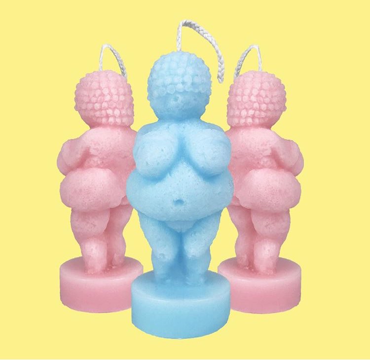 14. LA FLAMMESklep z wegańskimi świecami w oryginalnych kształtach. Co tu więcej mówić. Ceny wahają się między od 10 do 40zł.strona internetowa:  http://laflamme.pl&nbsp;