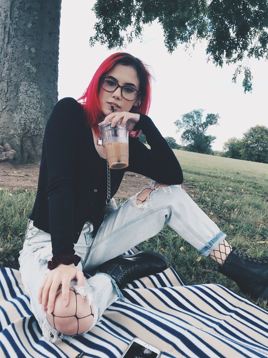 im a lesbian pls omg tweet media