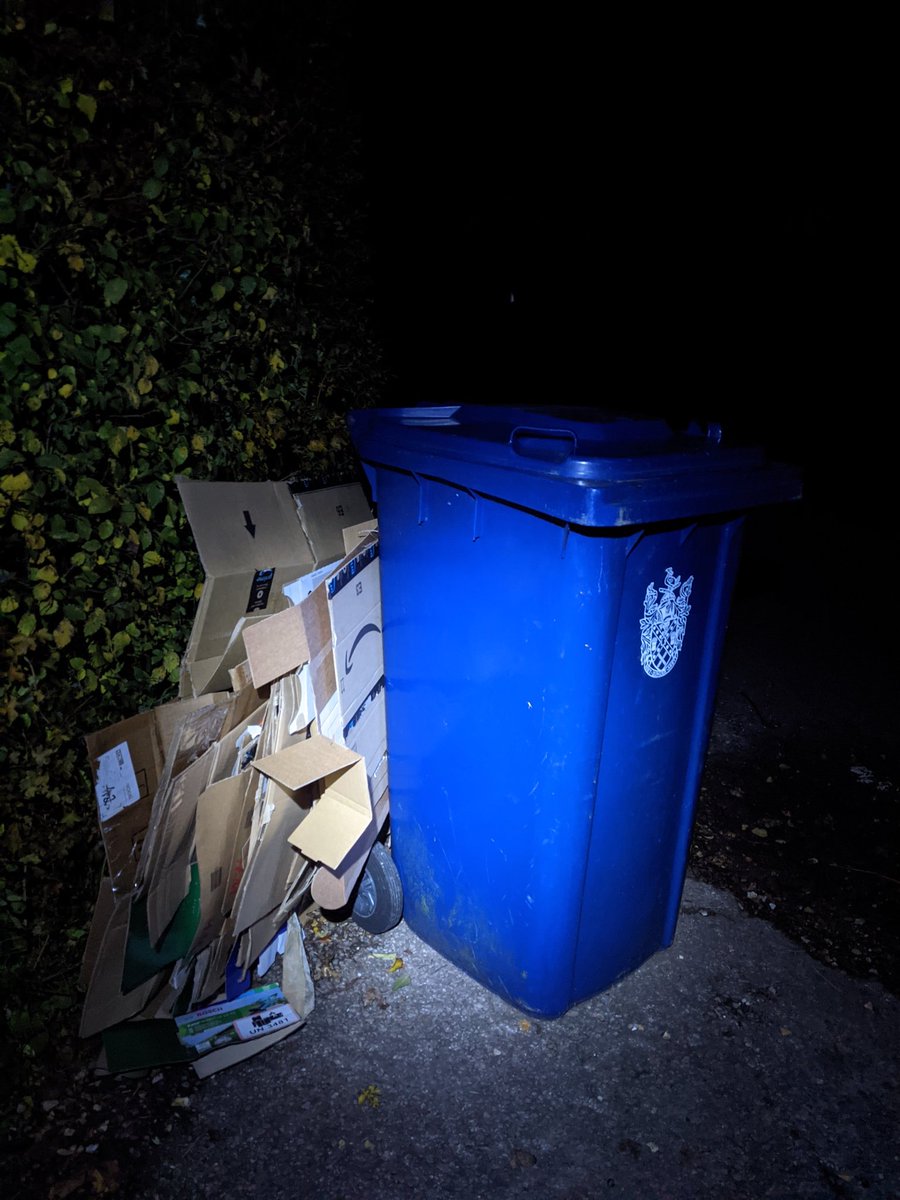theonlybuss's tweet photo. @SouthCambs The before picture I took the night before looked alot different. Boxes were neat, flattened and all fitted in the bin when I tidied it up. They then took it after first arguing with me https://t.co/rMN692ox6L