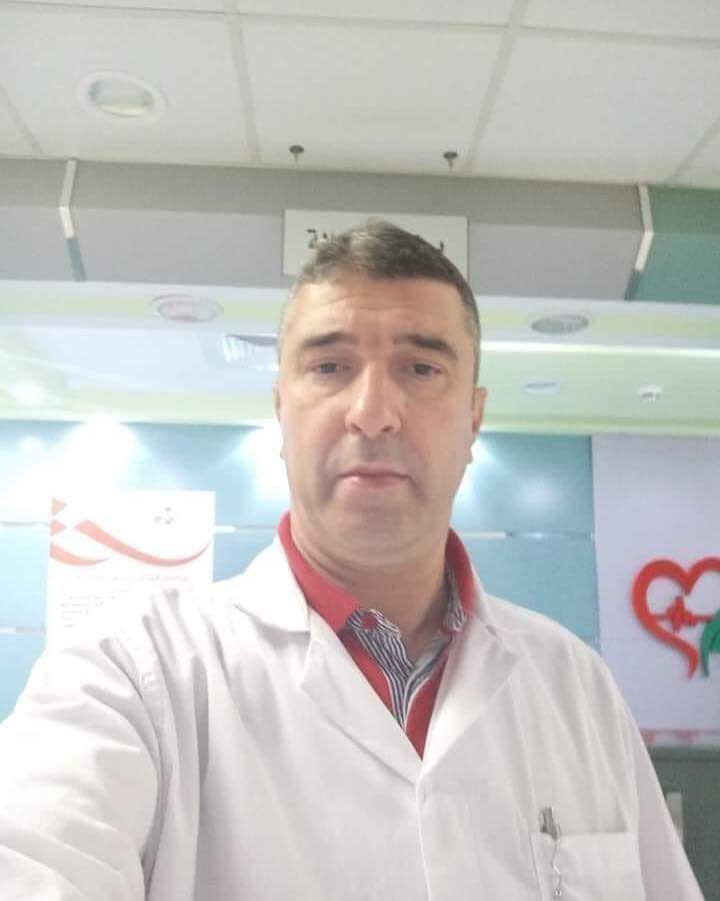 RimReemos's tweet photo. إصابة الجراح الجزائري مروان بورقعة  بطلق ناري في السعودية 
🔴 الطلقة جاءته من مواطن سعودي بمنطقة الجوف
🔴 الطبيب الجزائري يتواجد في العناية المركزة بإحد مستشفيات الرياض. https://t.co/xQzxkQO0Xj