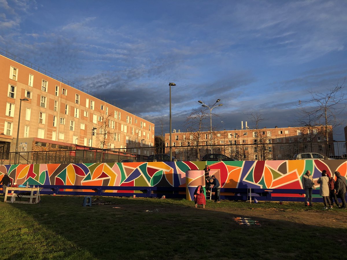 cielaconstell's tweet photo. Jour 7 avec Sifat et sa team ! @villedegrigny91 #lesresidences #fresqueencours #placedumarche #grandeborne #grigny91 🤩🤩🤩🌈⚡️ https://t.co/cSyR1jgw1p