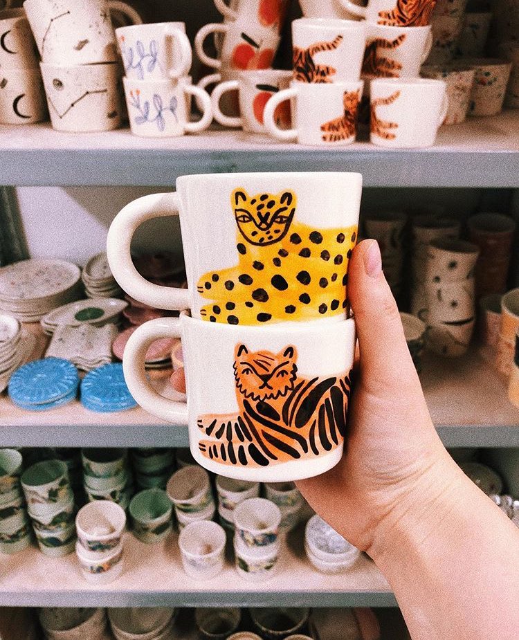 16. TRZASK CERAMICSTrzask to pracownia ceramiczna, w której ręcznie wykonywane są przedmioty użytkowe, zastawa i biżuteria. Ceny wahają się między 40 a 120 zł. strona internetowa:  http://trzaskceramics.pl&nbsp;