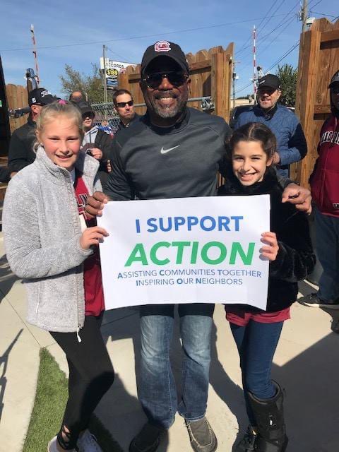 ActionForUnity's tweet photo. Flashback Friday:  (2017) Darius Rucker supports our ACTION program @LexRich5Schools #AssistingCommunitiesTogether #InspiringOurNeighbors #PrideIn5 https://t.co/J0dkZTcScc
