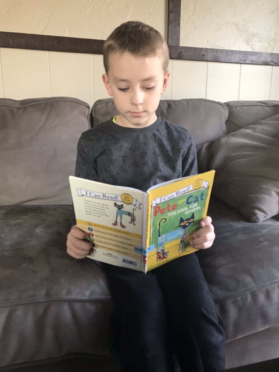 KouliasLang's tweet photo. Look who we caught reading!! #caughtreadingsc @D59SaltCreek https://t.co/H6qLc259B0