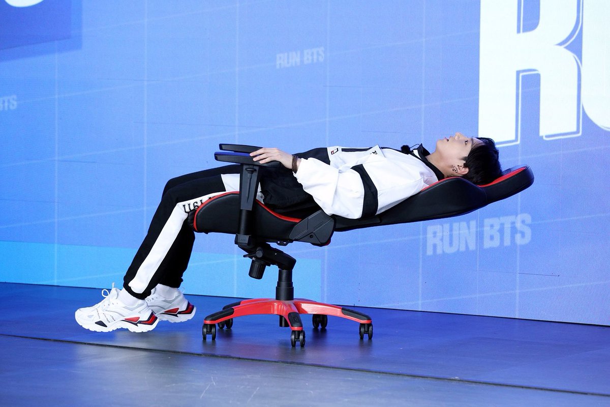 Here we go. How many days left? I vote for BTS for Favorite Duo or Group – Pop/Rock at the  #AMAs  RT to vote too! (1)