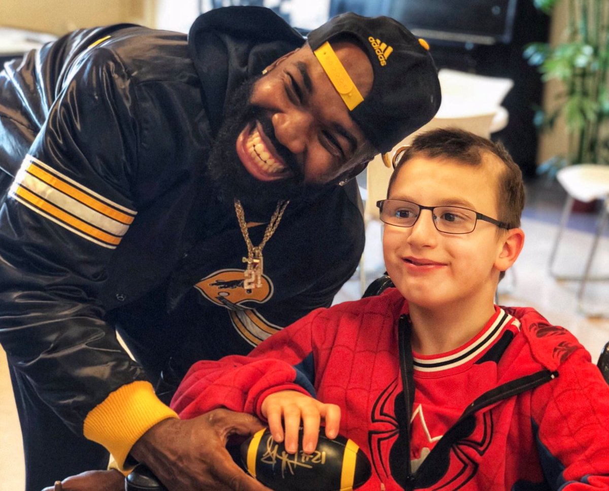 Ticats's tweet photo. Do your kids have questions for @Simoni_Lawrence &amp; @Filer64?

Spots are quickly filling up for Tuesday's virtual meet-up, pres. by @FirstOntarioCU!

REGISTER > https://t.co/uQRPLpZldu

#Ticats | #CFL | #GCUnite https://t.co/7KIQjnDXM7