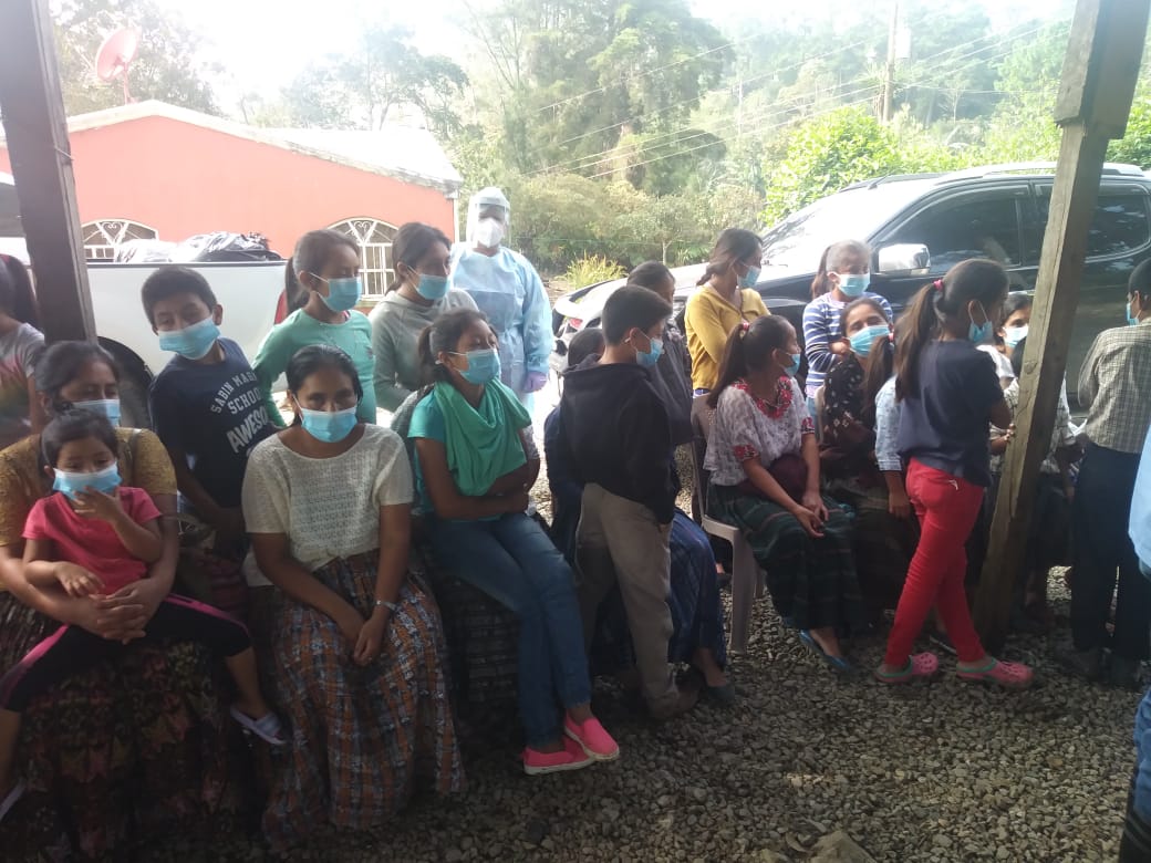bmc_om's tweet photo. Nuestra BMC en  Guatemala brindando salud en las aldeas que fueron afectadas por el Huracán ETA...orgullosa de ustedes. 
#CubaPorLaVida 
#CubaCoopera 
#SomosContinuidad https://t.co/bEsPNSfPCR
