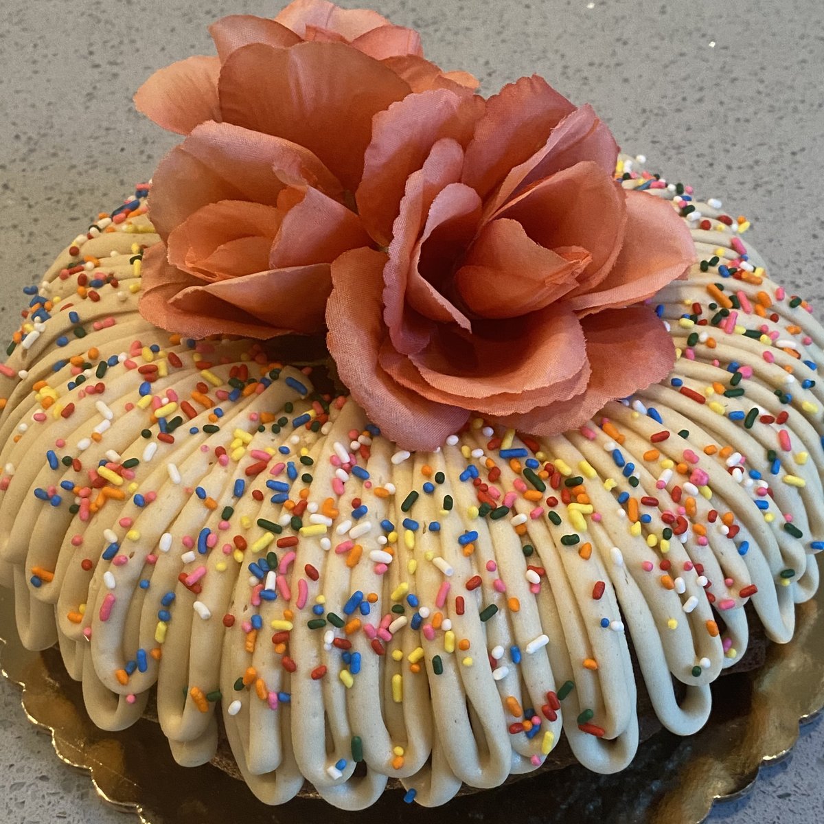 SweetValentineB's tweet photo. Smile 😊 It’s Friday!! 🎉
.
#Chocolate with #Coffee &amp; #PeanutButter #Buttercream 

#ValentineBundts #Bundt #BundtCake #BundtBaker #LosAngeles #Top25Baker #LosAngelesBaker #LABaker #Bundts  #Celebrate #Birthday #Anniversary  #Enjoy #Sweets #Treats #CakeDay #SweetValentineBakery https://t.co/nWn9QgAFhP
