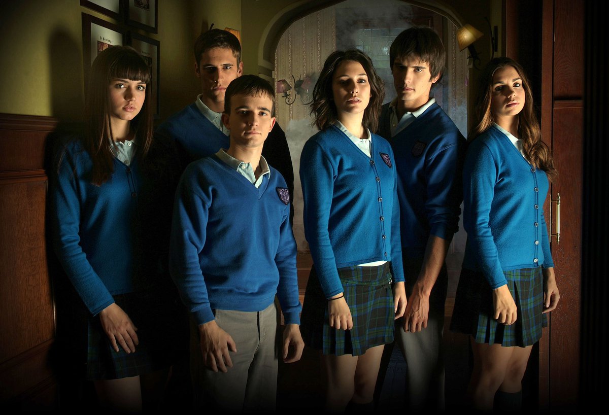 josegaarciax's tweet photo. venga que preferís 
rt: los protegidos 
fav: el internado https://t.co/NkUwmahX8j